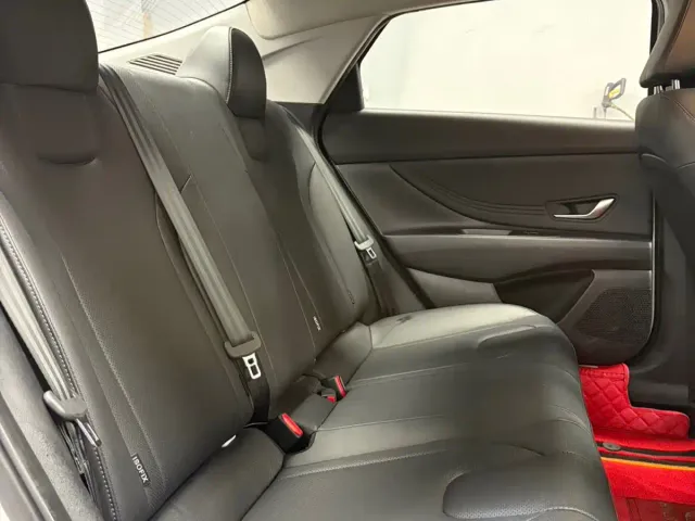 Hyundai Elantra — Фото автомобиля 13