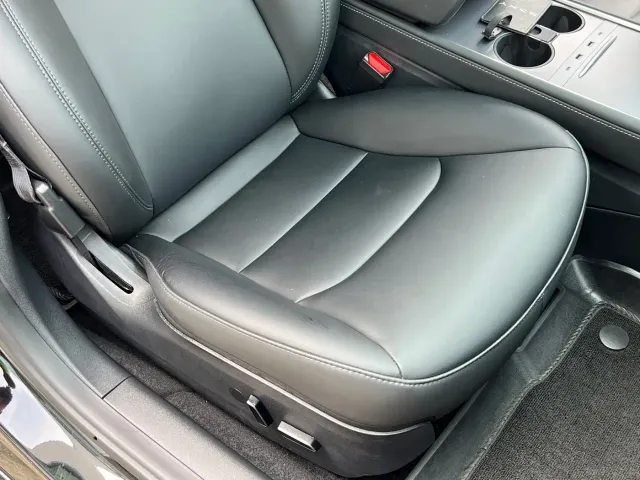 Tesla Model 3 — Фото автомобиля 12