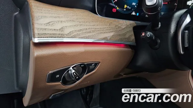 Mercedes-Benz E-Class — Фото автомобиля 27