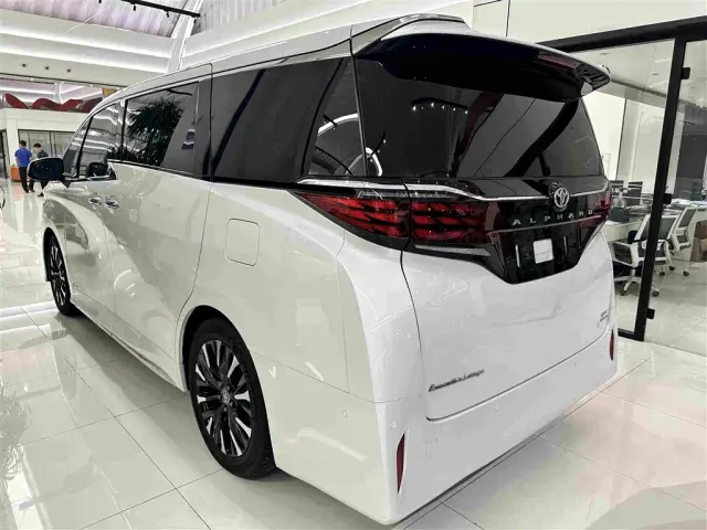 Toyota Alphard — Фото автомобиля 18