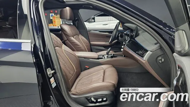 BMW 5 Series — Фото автомобиля 15