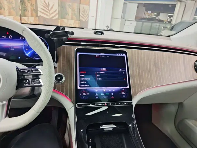 Mercedes-Benz EQE SUV — Фото автомобиля 9