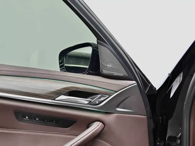 BMW 5 Series — Фото автомобиля 23