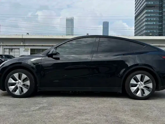 Tesla Model Y — Фото автомобиля 11