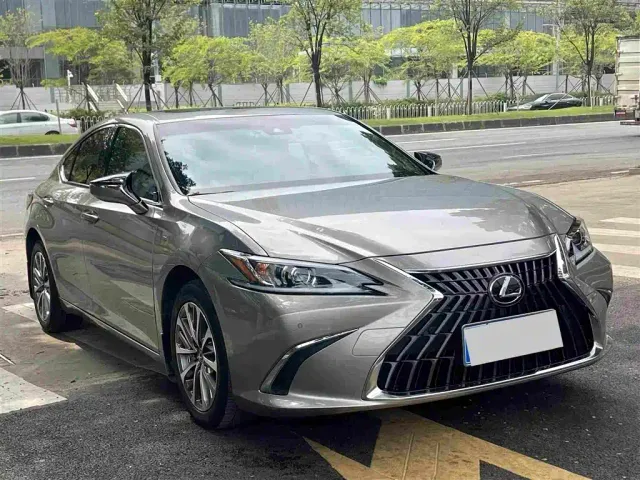 Lexus ES — Фото автомобиля 3