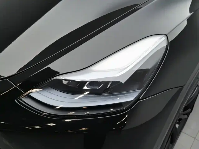 Tesla Model Y — Фото автомобиля 7
