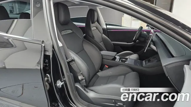 Tesla Model 3 — Фото автомобиля 12