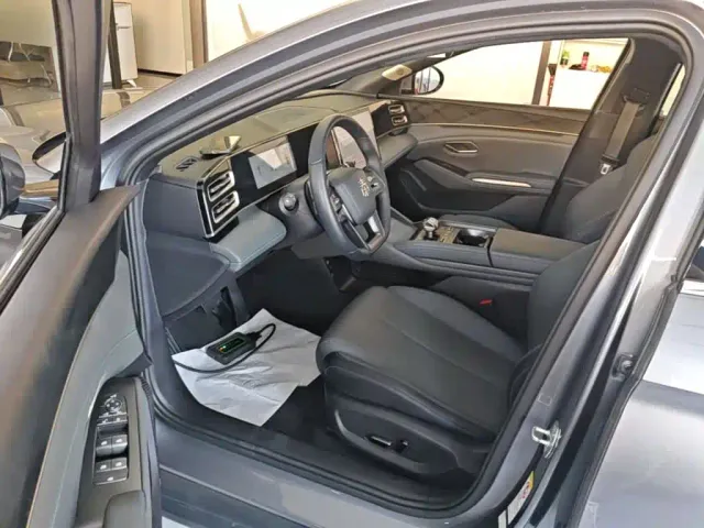 BYD Qin L — Фото автомобиля 15