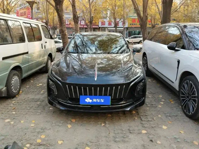 Hongqi E-QM5 — Фото автомобиля 2