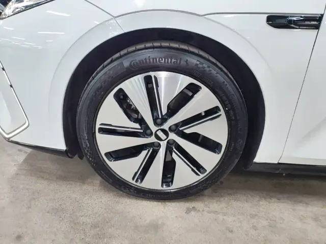 Geely Galaxy E8 — Фото автомобиля 22