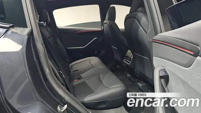 Tesla Model Y — Фото автомобиля 17