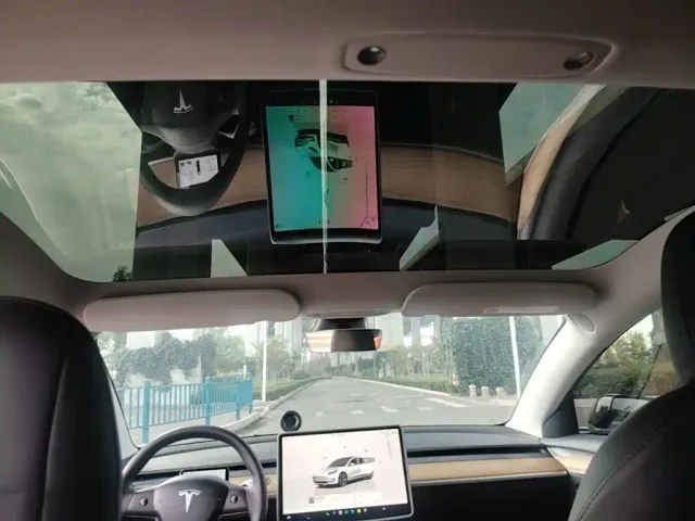 Tesla Model 3 — Фото автомобиля 17