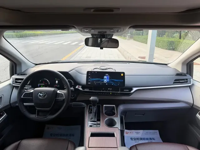 Toyota Granvia — Фото автомобиля 10