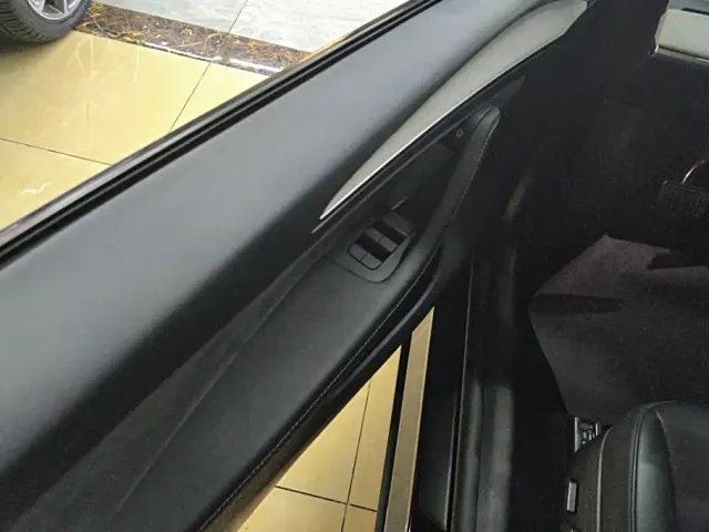 Tesla Model Y — Фото автомобиля 7