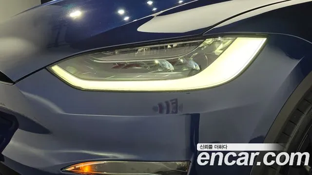 Tesla Model X — Фото автомобиля 7