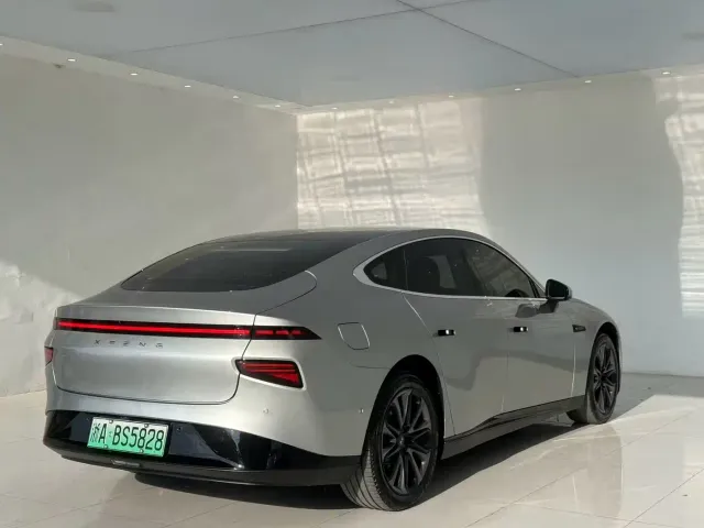 Xpeng P7 — Фото автомобиля 9
