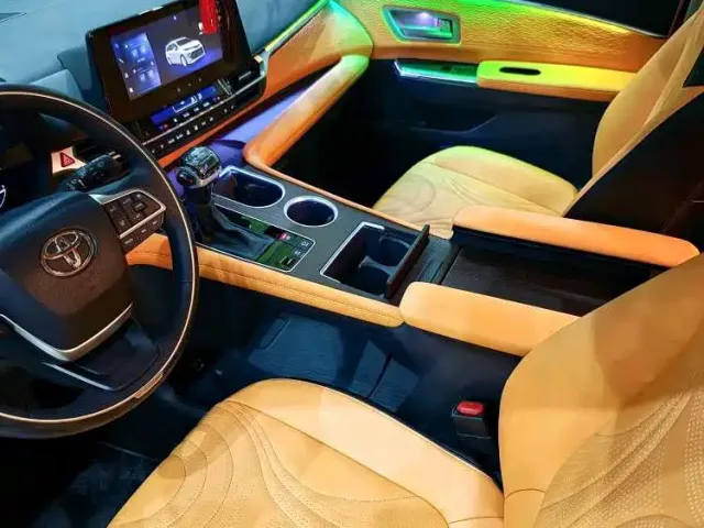 Toyota Sienna — Фото автомобиля 4