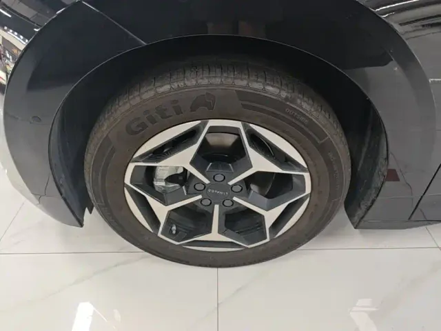 Lynk & Co Z20 — Фото автомобиля 22