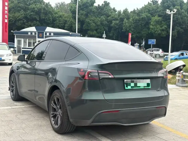 Tesla Model Y — Фото автомобиля 8