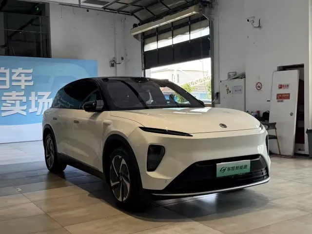 Nio ES8 — Фото автомобиля 3