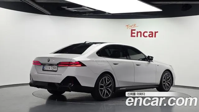 BMW 5 Series G60 — Фото автомобиля 2