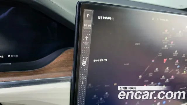 Tesla Model X — Фото автомобиля 9