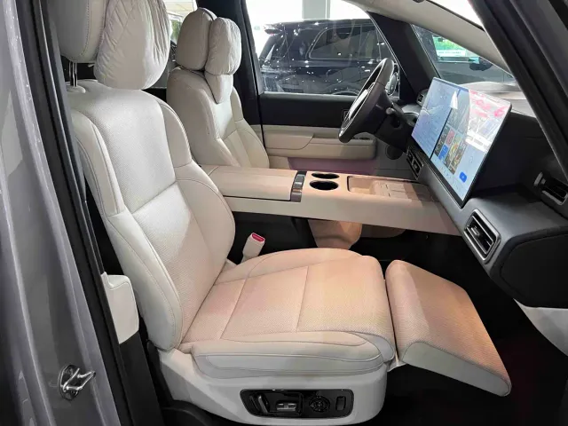 Li Auto MEGA — Фото автомобиля 9