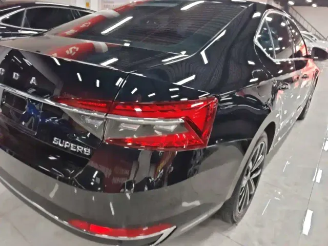 Skoda Superb — Фото автомобиля 7
