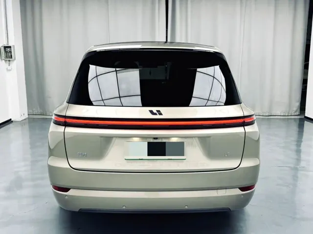 Li Auto L9 — Фото автомобиля 13
