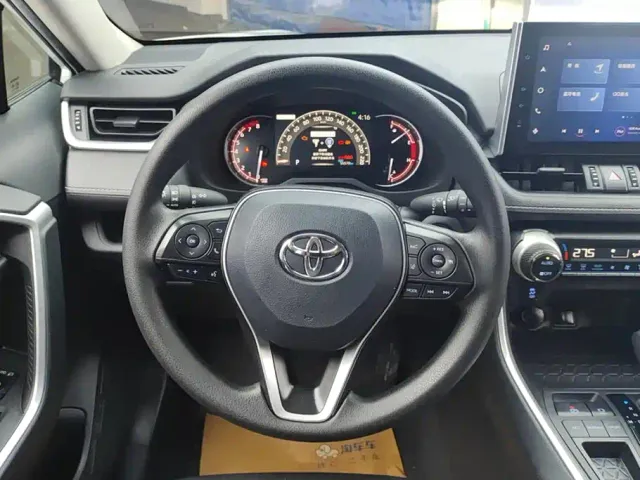 Toyota RAV4 — Фото автомобиля 15