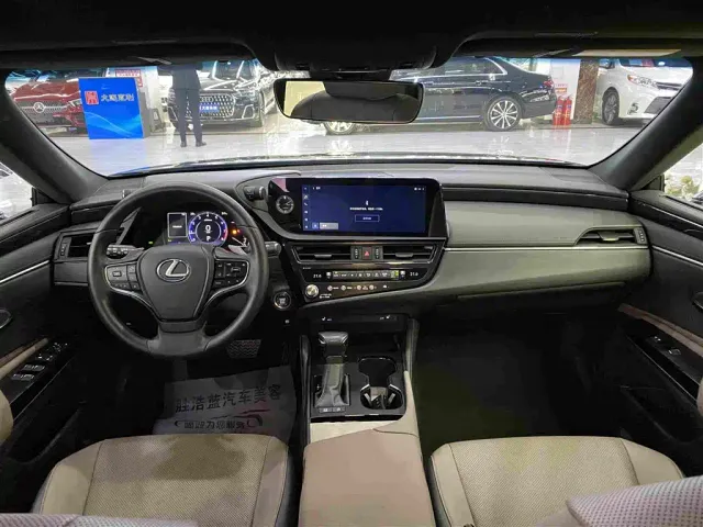 Lexus ES — Фото автомобиля 8