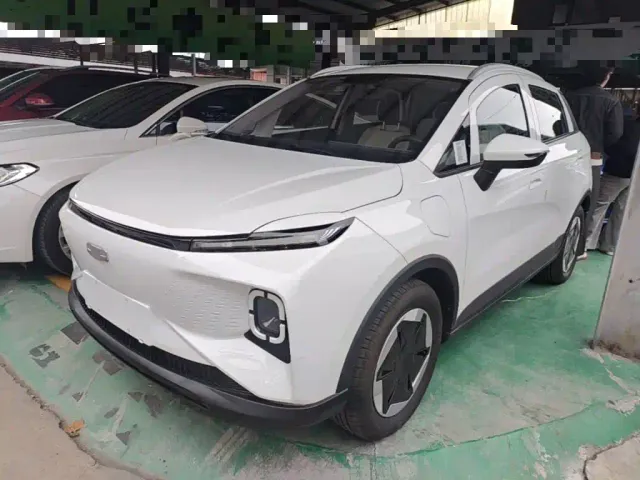 Фотография автомобиля — Geely Geometry E Firefly
