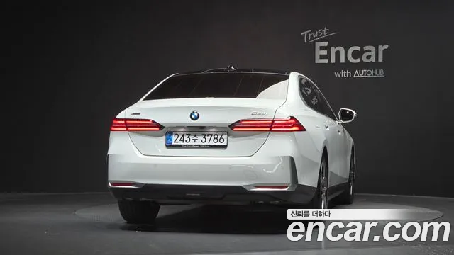 BMW 5-Series 5 серия (G60) — Фото автомобиля 4