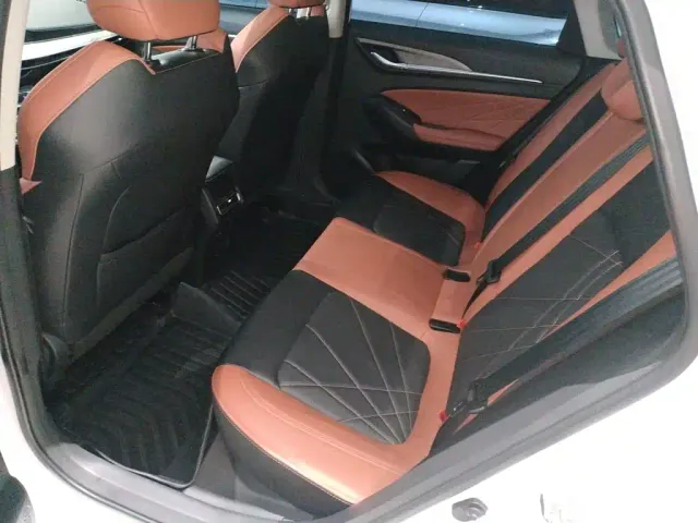 Changan Eado — Фото автомобиля 16