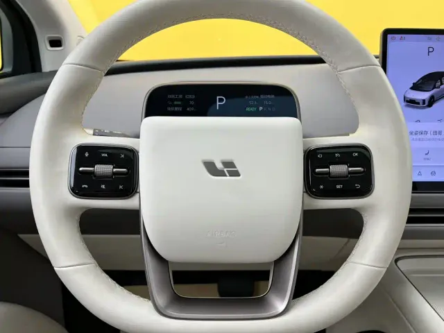 Li Auto i8 — Фото автомобиля 13