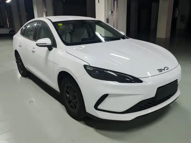 BYD Seal 05 DM-i — Фото автомобиля 3