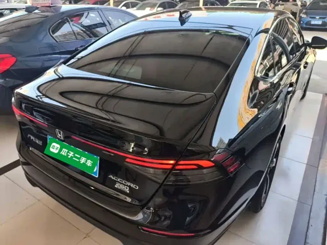 Honda Accord — Фото автомобиля 4
