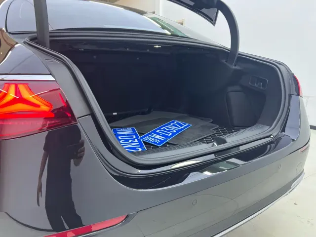 Mercedes-Benz E-Class — Фото автомобиля 20