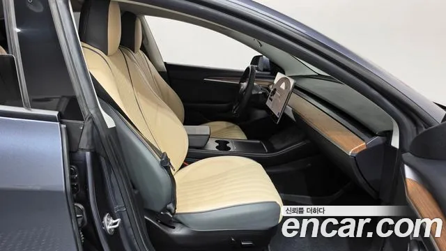 Tesla Model 3 — Фото автомобиля 16