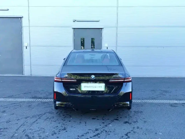 BMW i5 — Фото автомобиля 3