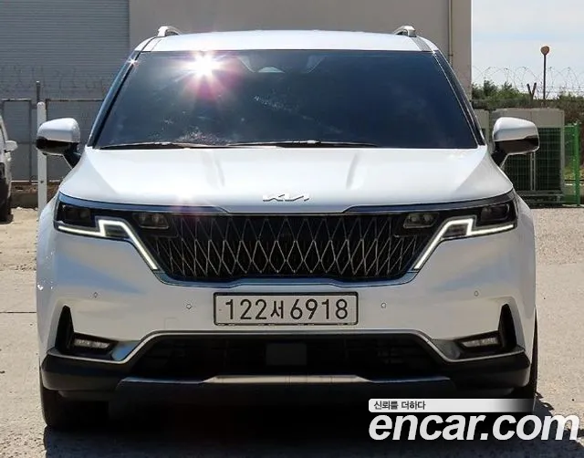 Kia Carnival Generation 4 — Фото автомобиля 2