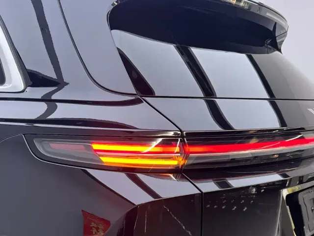 Li Auto L7 — Фото автомобиля 11