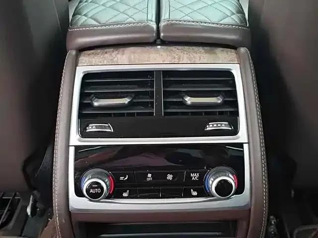 BMW 7 Series — Фото автомобиля 8