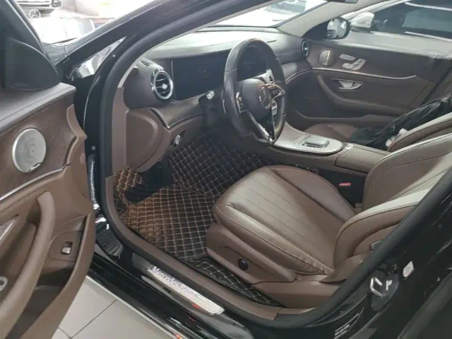 Mercedes-Benz E-Class — Фото автомобиля 15