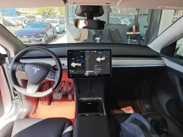 Tesla Model Y — Фото автомобиля 9