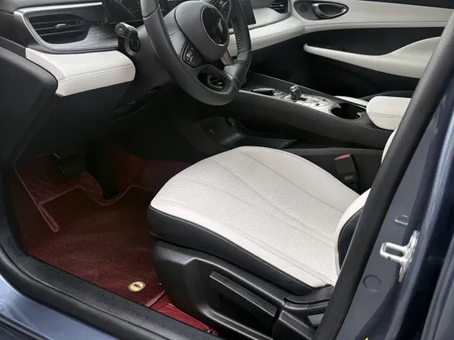 BYD Seal 05 DM-i — Фото автомобиля 9