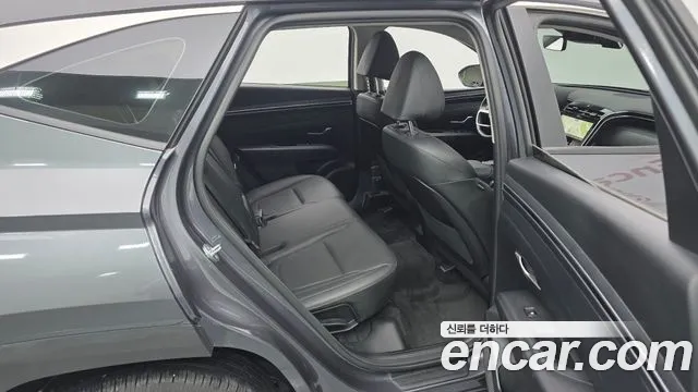 Hyundai Tucson Tucson (NX4) Дизель 2.0 2WD — Фото автомобиля 12