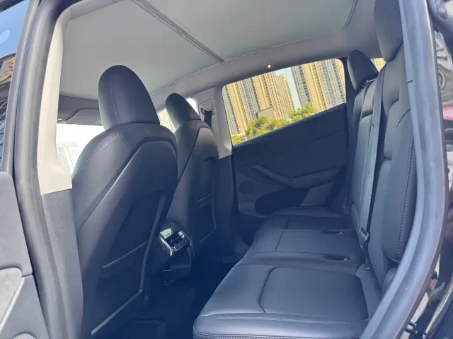 Tesla Model Y — Фото автомобиля 12