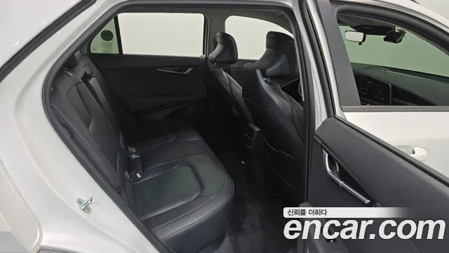 Kia Niro — Фото автомобиля 17