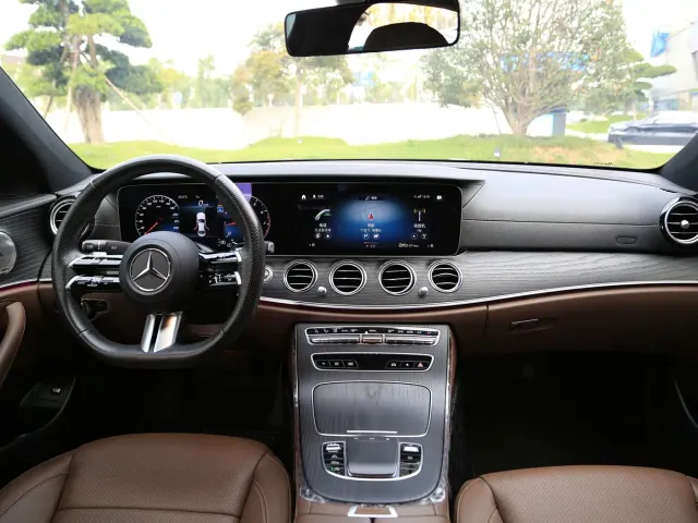 Mercedes-Benz E-Class — Фото автомобиля 4